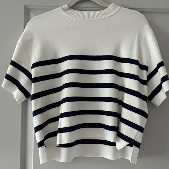 Abercrombie Striped White and Navy Women's Top - Picture 2 of 5
